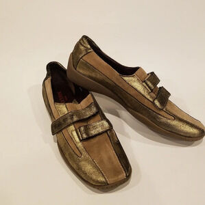 Serto Meucci shoes women's flats  Size 8 M gold metallic leather